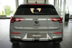 VW Golf 1.5 eTSI DSG R-Line| Pano | HuD | 18" VW Golf 1.5 eTSI DSG R-Line| Pano | HuD | 18"