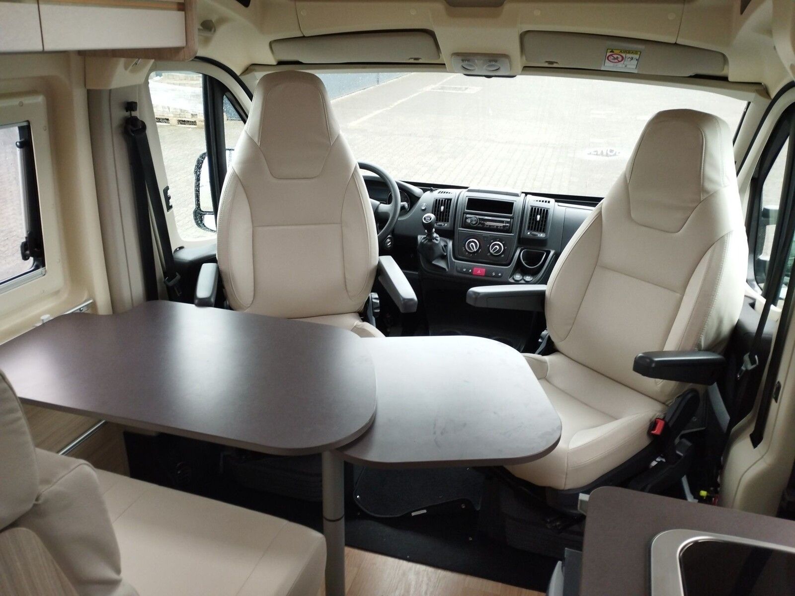 Fahrzeugabbildung Rapido Vans Dreamer D42 FUN