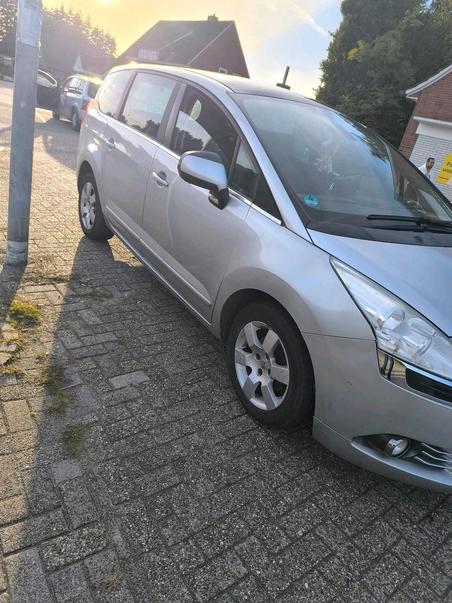 Peugeot 5008, 2012