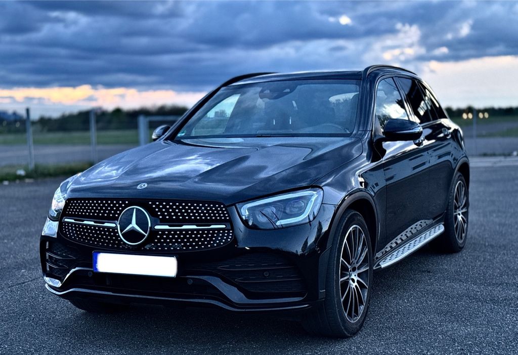 Image of Mercedes-Benz GLC 300