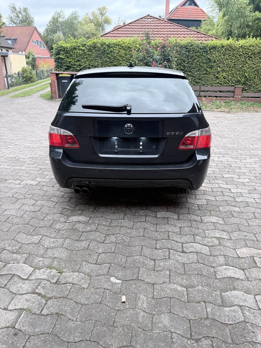 BMW 535 2004 — салон