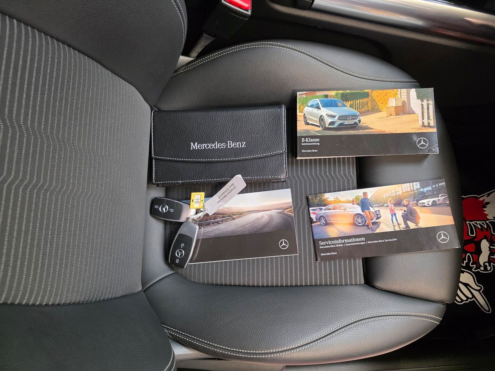 Fahrzeugabbildung Mercedes-Benz B250 Autom. /LED/Navi/StandHz/Park-As/Ahk