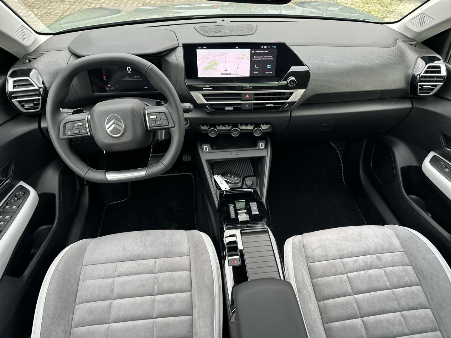 Fahrzeugabbildung Citroën C4 X Max Hybrid 145 El. Pano Navi CarPlay SHZ