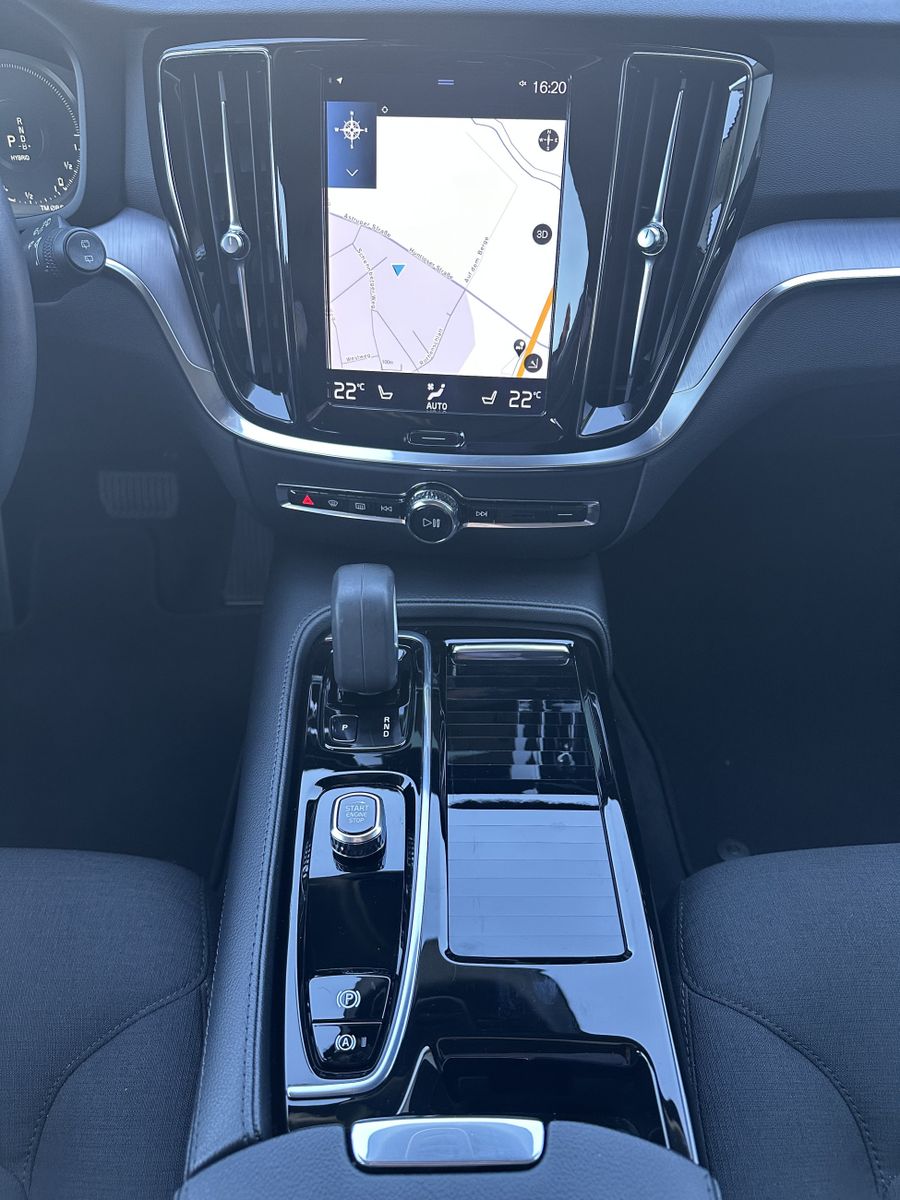 Fahrzeugabbildung Volvo V60 Inscription Plug-In Hybrid AWD NAV+LED+KAM