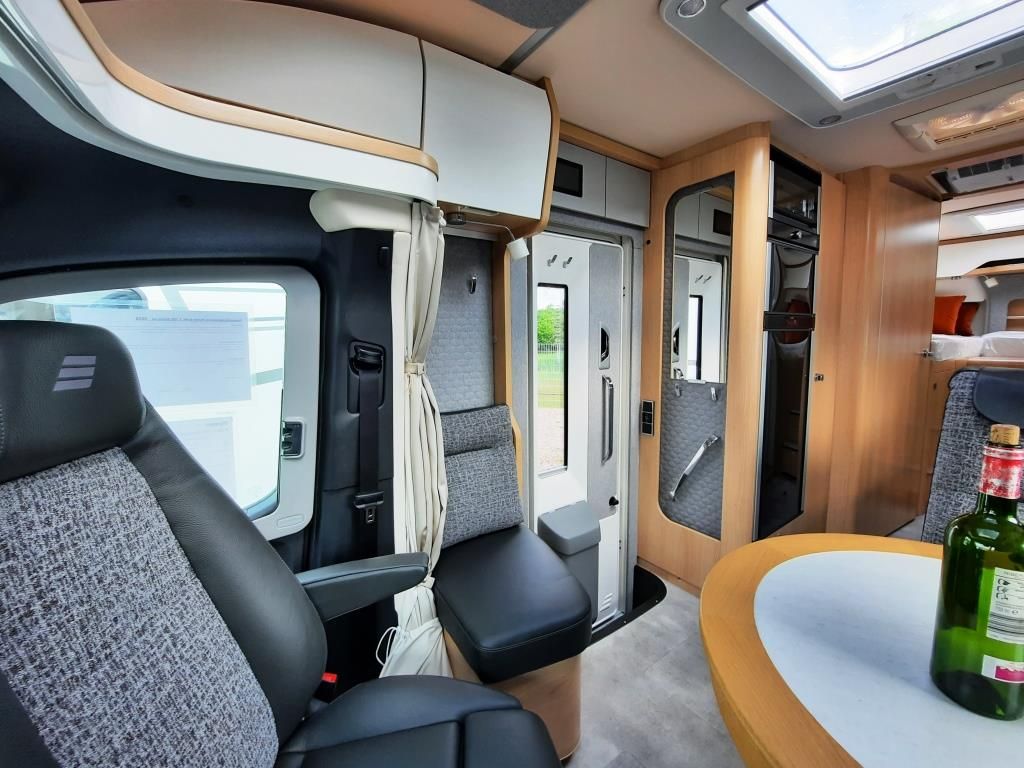 Fahrzeug Übersicht 8 Fahrzeugabbildung HYMER / ERIBA / HYMERCAR B-Klasse ML T 780 BlackLine Verfüg./Sparen Sie 1