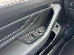 Fahrzeugabbildung Volkswagen Passat Var. 2.0TDI DSG Elegance AHK MATRIX ACC