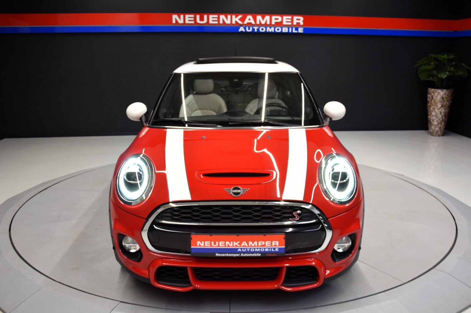 Fahrzeugabbildung MINI Cooper S Leder Panorama HeadUp ACC Works Paket