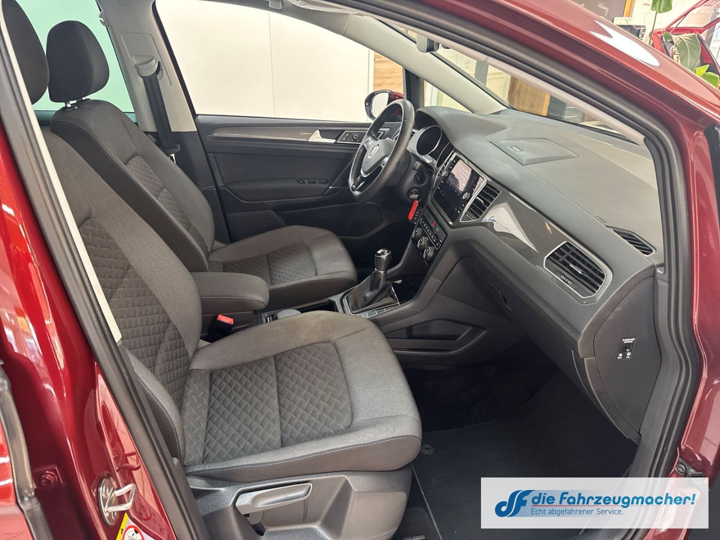 Fahrzeugabbildung Volkswagen Golf Sportsvan VII Join Navi Dyn. Kurvenlicht AC