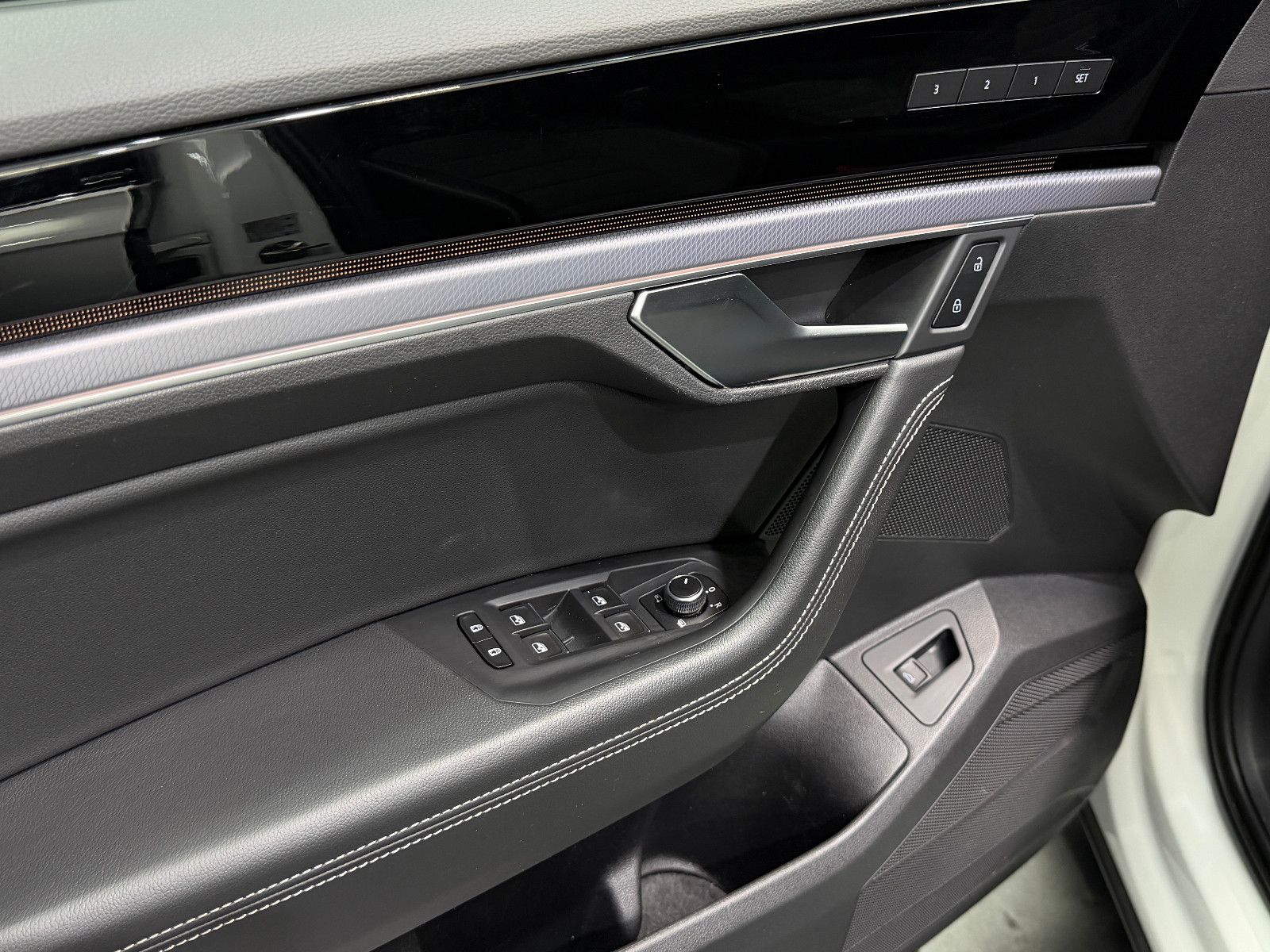 Fahrzeugabbildung Volkswagen Touareg R-Line 4Motion|PANO|NIGHT|LAST EDITION|