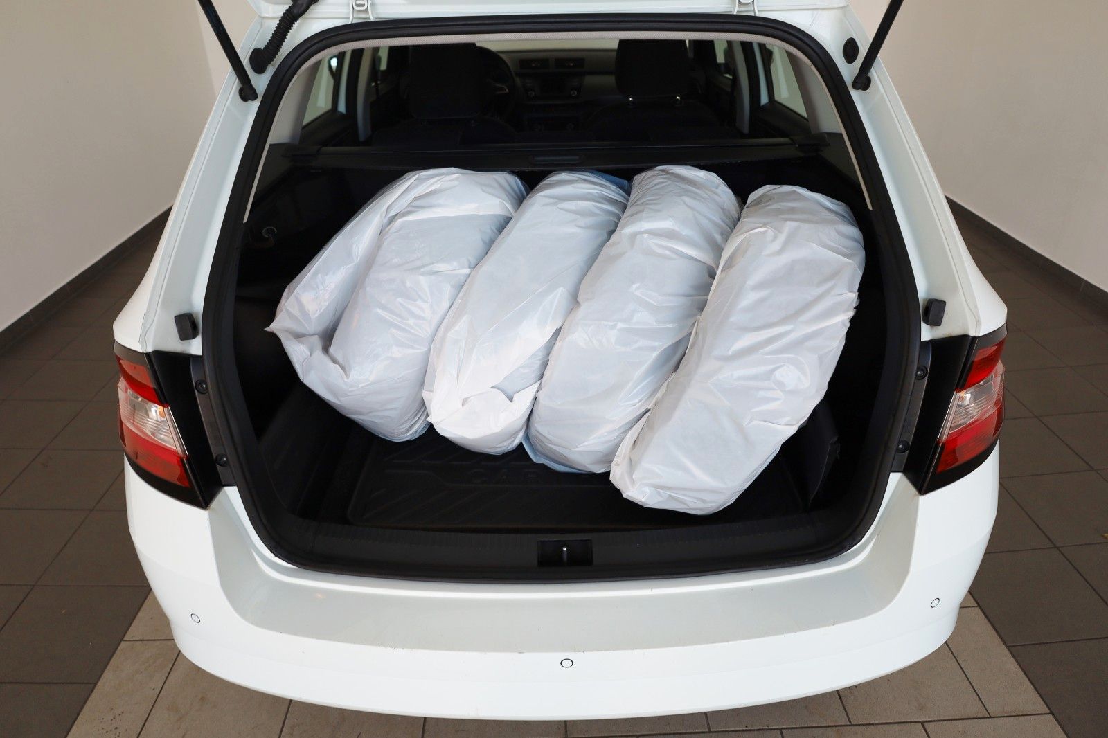 Fahrzeugabbildung SKODA Fabia Combi Style SH,PDC,8-fach bereift!