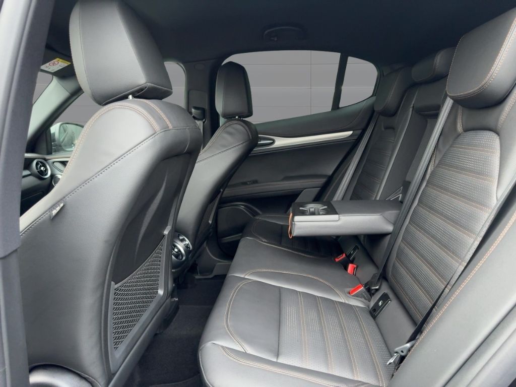 Fahrzeugabbildung Alfa Romeo Stelvio Intensa 2,2l Diesel AHK Winter RFK