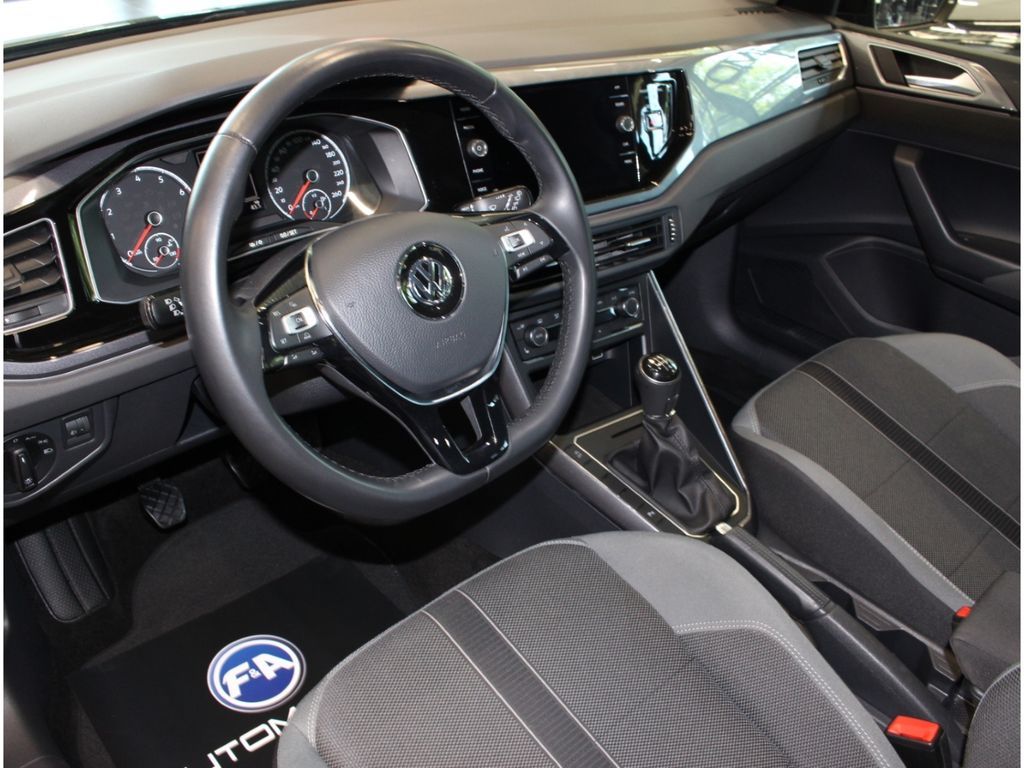 Fahrzeugabbildung Volkswagen Polo VI Highline 1.0 TSI PDC vo&hi+ Sportsitze