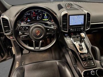 Porsche Cayenne - 6