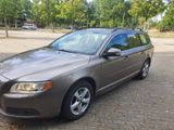Volvo V70 2,4D Automatik* TÜV * Guter Zustand - Volvo V70 mit Diesel-Antrieb: Kombi, Automatik, 2.4