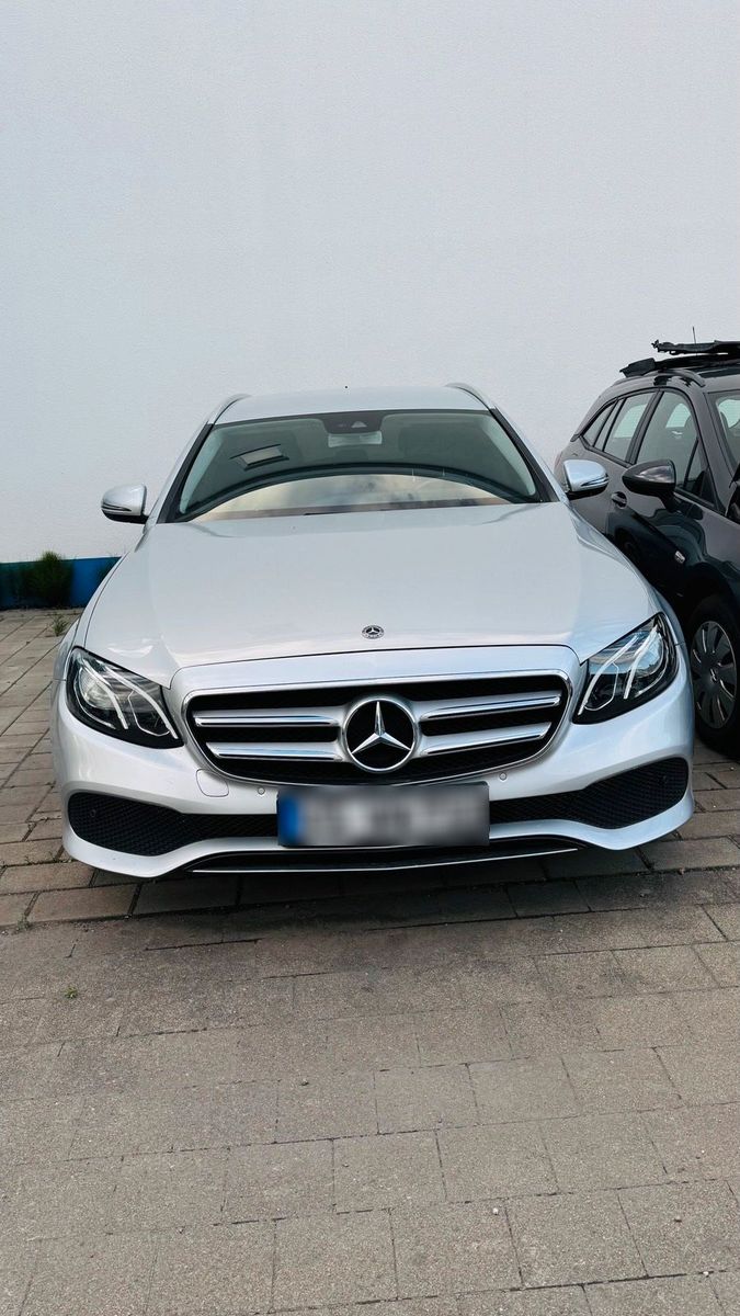 MERCEDES-BENZ Mercedes Benz E220