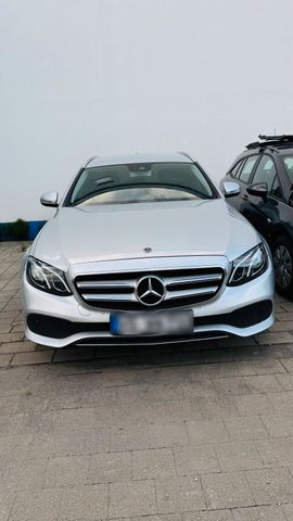 MERCEDES-BENZ Mercedes Benz E220