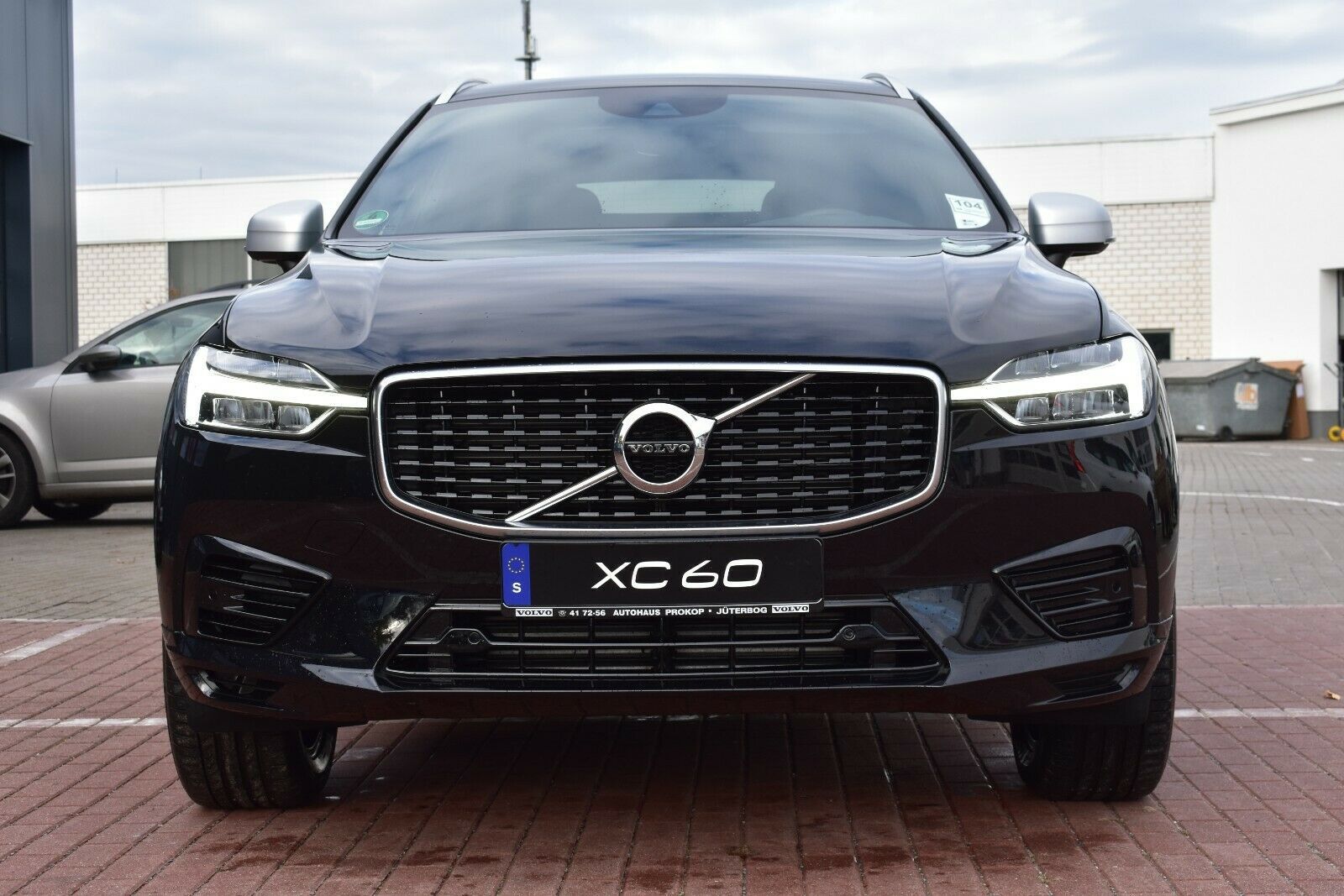 Fahrzeugabbildung Volvo XC60 T8 R-Design*AWD*RFK*Luft*LED*NAVI*MIETKAUF