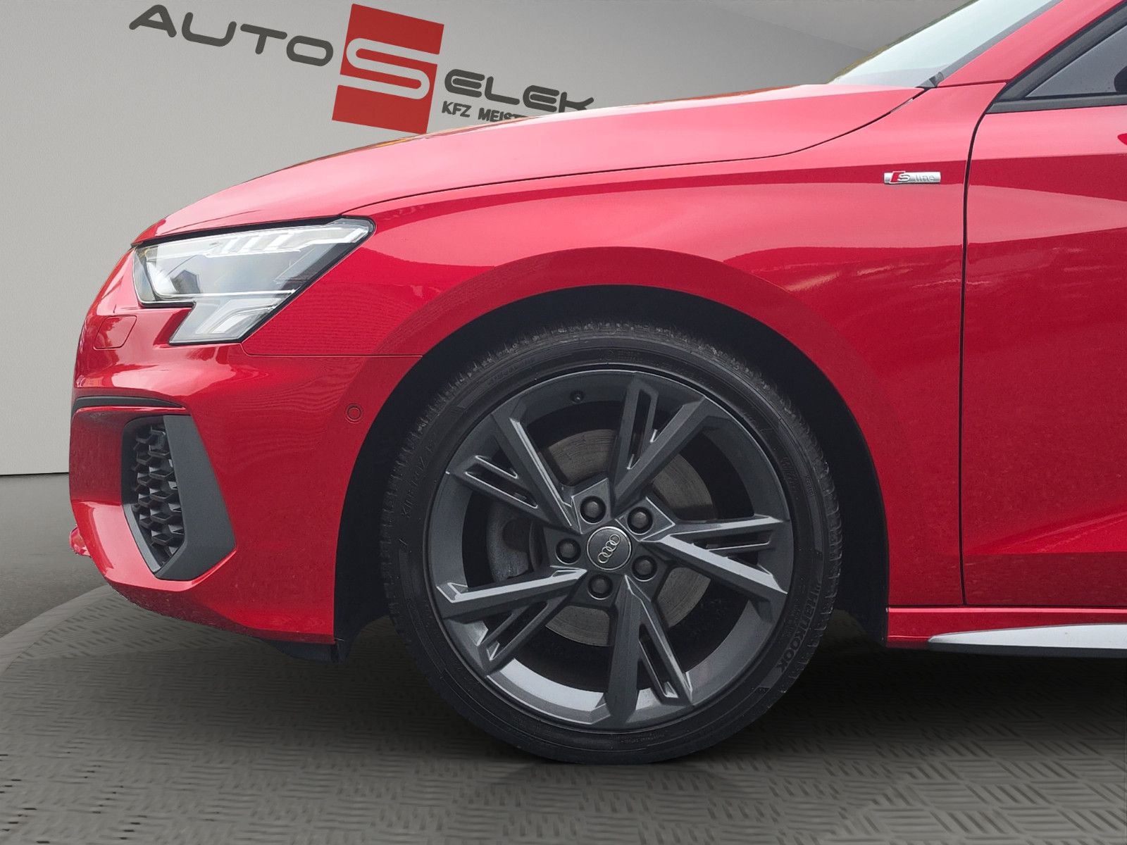 Fahrzeugabbildung Audi A3 Sportback 30 TDI S line LED AHK Kamera