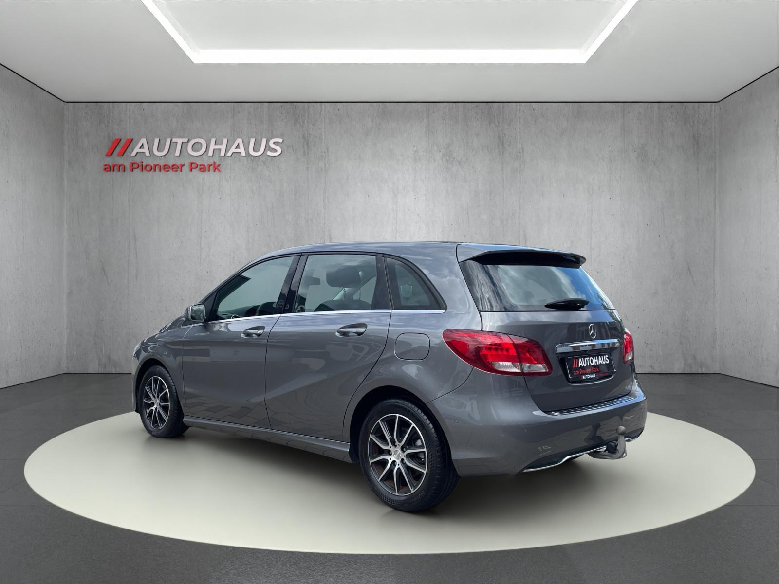 Mercedes-Benz B 180 STYLE*AHK*NAVI*KAMERA*PDC*KLIMA*GRA*1.Hand