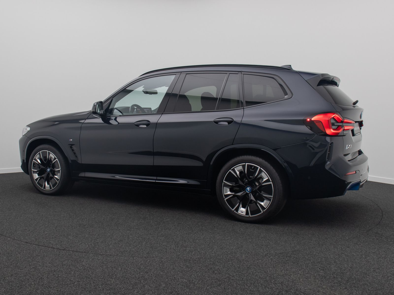 Fahrzeugabbildung BMW iX3 IMPRESSIVE 360&deg;Komfort HUD DAB Alarm Panoram