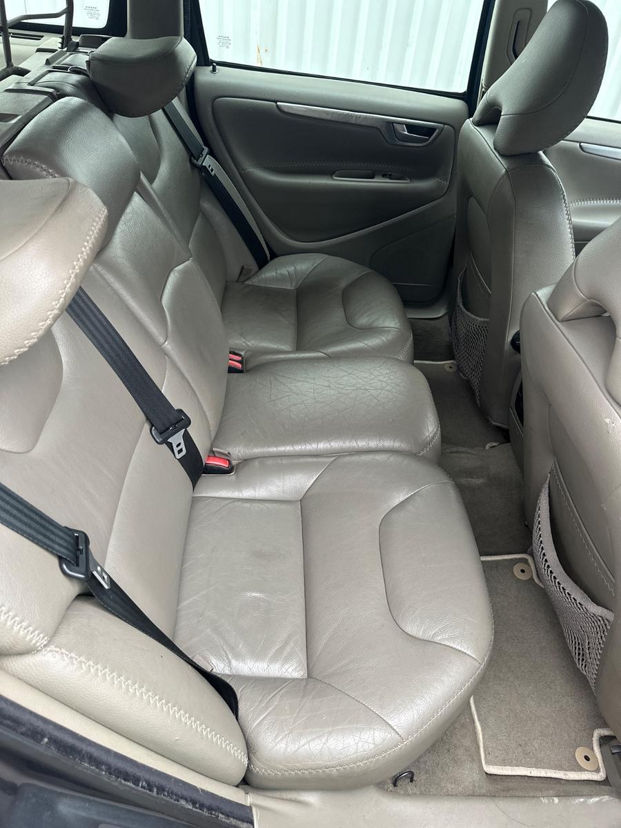 VOLVO XC70 D5 AWD 185 ch BVA 4X4 - ATTELAGE - CUIR - 260900 km
