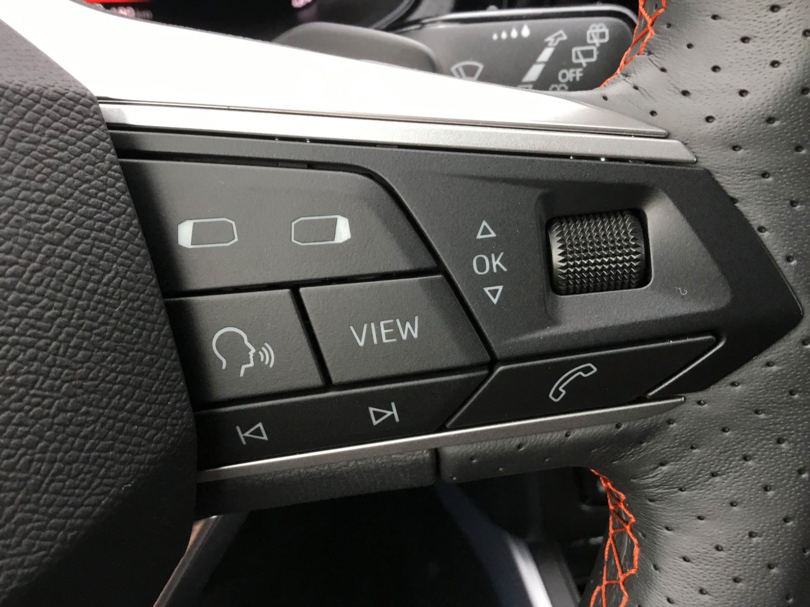 Fahrzeugabbildung SEAT Arona FR 1.5 TSI DSG+AHK+ACC+17"+Navi+Kamera