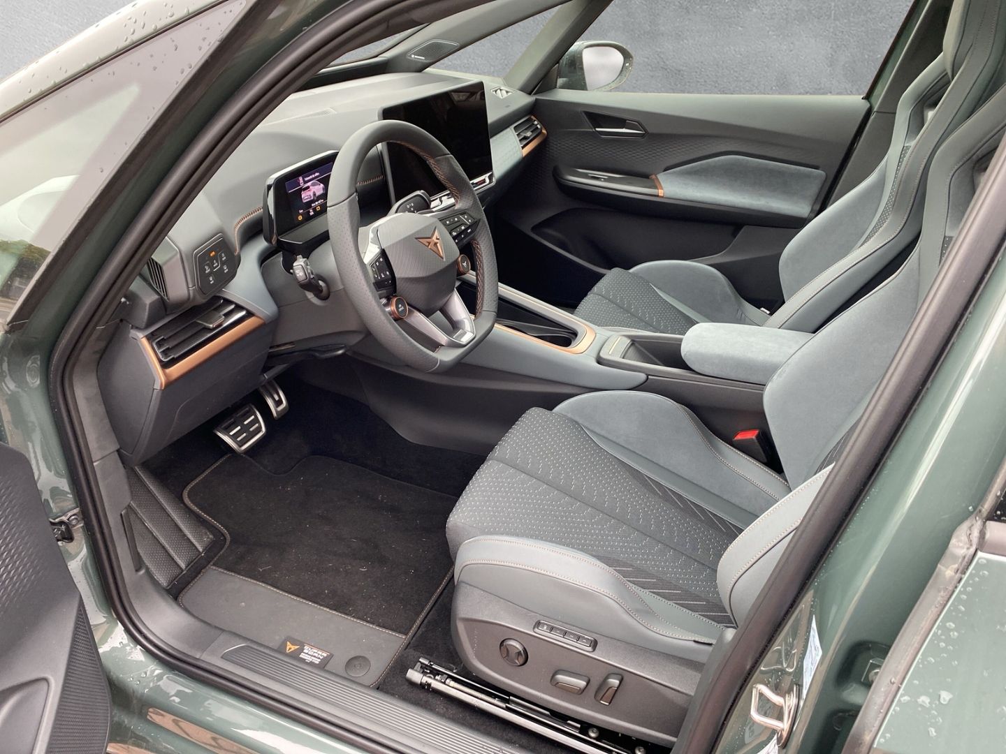 Fahrzeugabbildung CUPRA Born VZ 240 KW 79 kWh*NAVI*PANO*CAM*Sportsitze*N