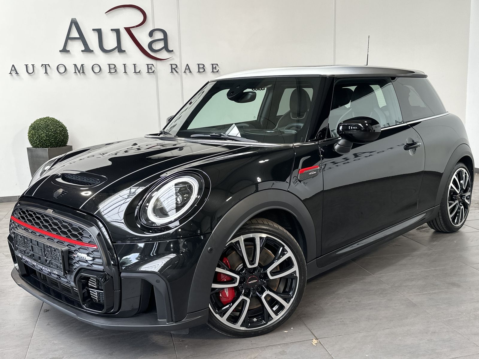 Fahrzeugabbildung MINI John Cooper Works NAV+LED+ACC+KAMERA+PANO+HUD+VC