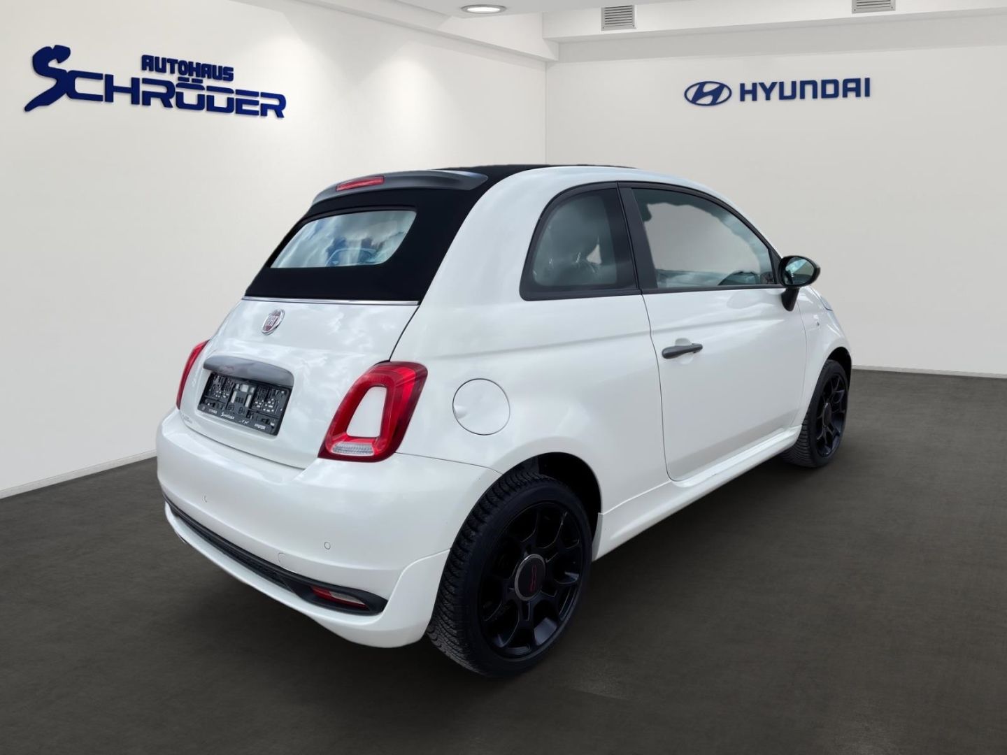 Fahrzeugabbildung Fiat 500 1.2 Cabrio Allwetterreifen Apple CarPlay Par