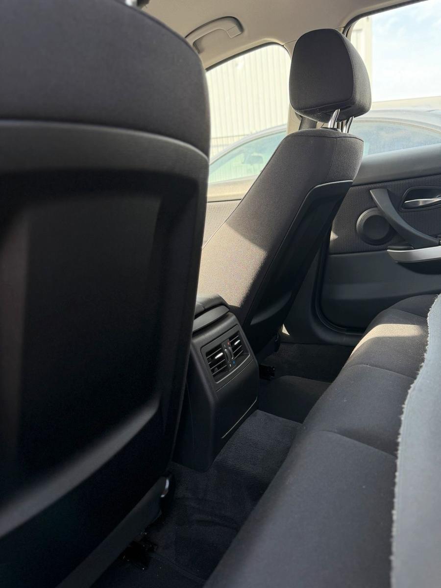 BMW 320 2011 — photo 15