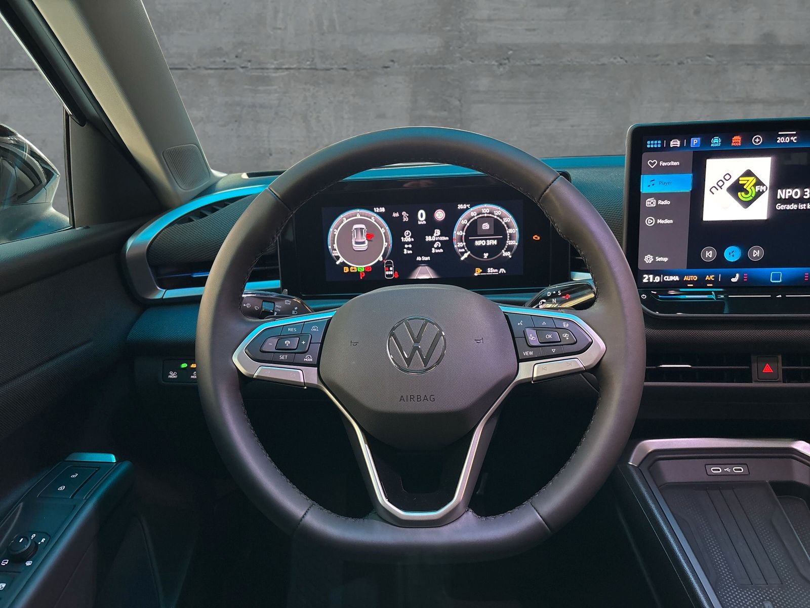 Fahrzeugabbildung Volkswagen T-Roc 1.5 eTSI Life Keyless ACC Kamera SHZ