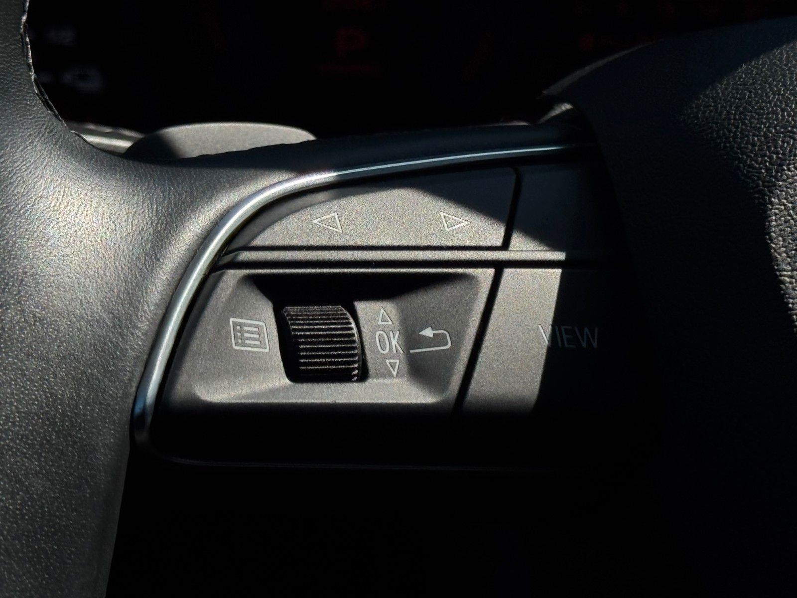 Fahrzeugabbildung Audi Q3 45 TFSI e S tronic basis Ambiente Sonos Pano