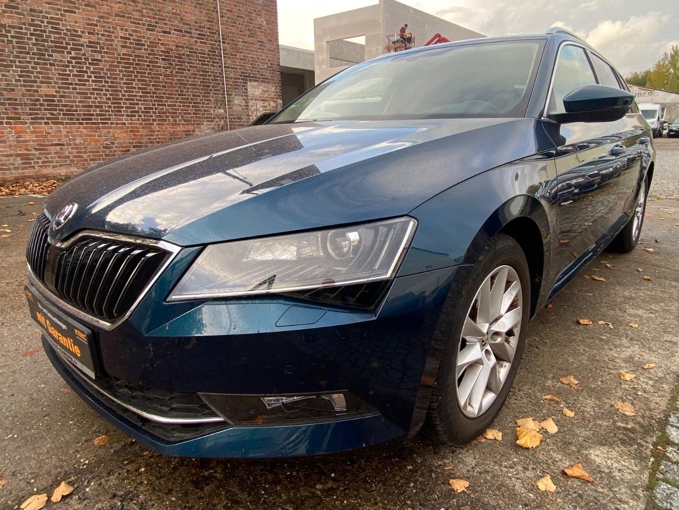 Skoda Superb Combi Navi+Allwetter+PDC+Sitzheizung