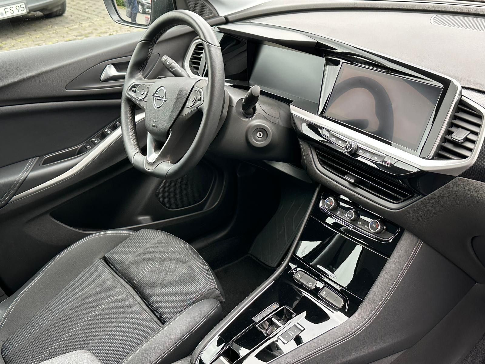 Fahrzeugabbildung Opel Grandland 1.2 GS Line VIRTUAL+LED+KAM+TEMPO+SHZ+