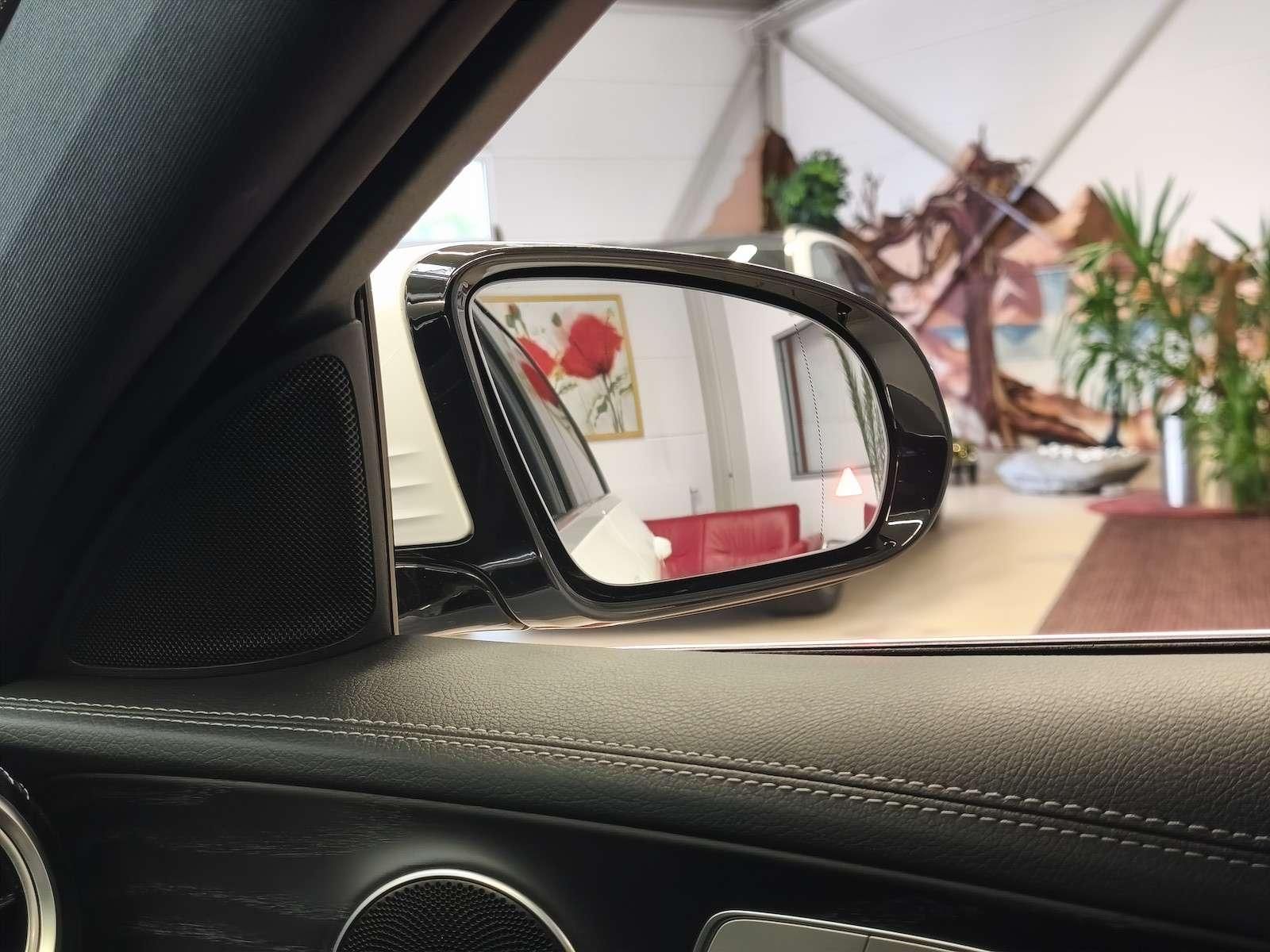 Fahrzeugabbildung Mercedes-Benz 300d AMG Line/Navi/S-Dach/Spur/DAB/Ahk 180 kW...