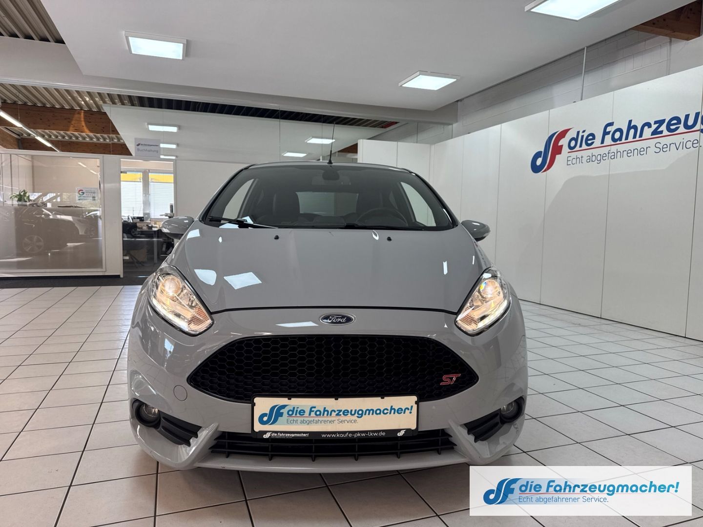 Fahrzeugabbildung Ford Fiesta ST200 Sportpaket Navi Ambiente SHZ Keyles