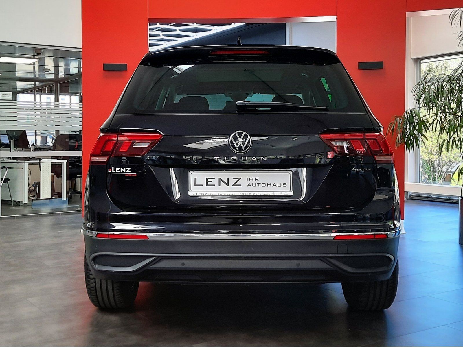 Fahrzeugabbildung Volkswagen Tiguan Life TDI DSG 4M *Pano*AHK*Navi*Cam*LED*