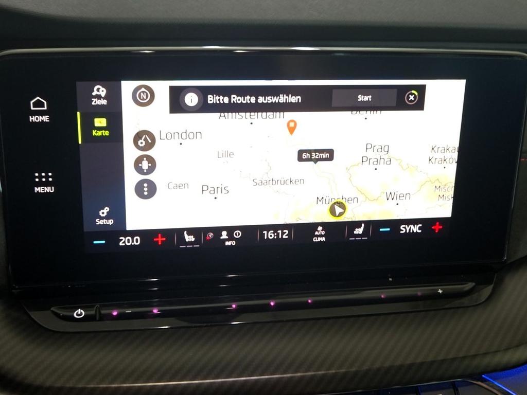 Skoda Octavia 2023 г. Белый, пробег 52600 км