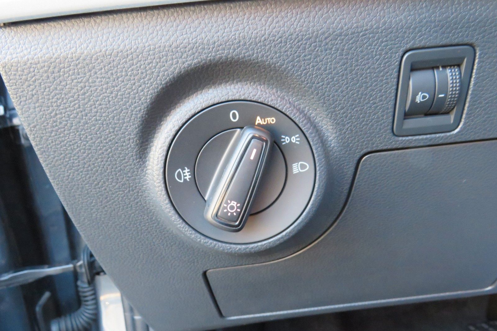 Fahrzeugabbildung SEAT Arona Style NAVI APP SITZH. PDC GRA 1.HD