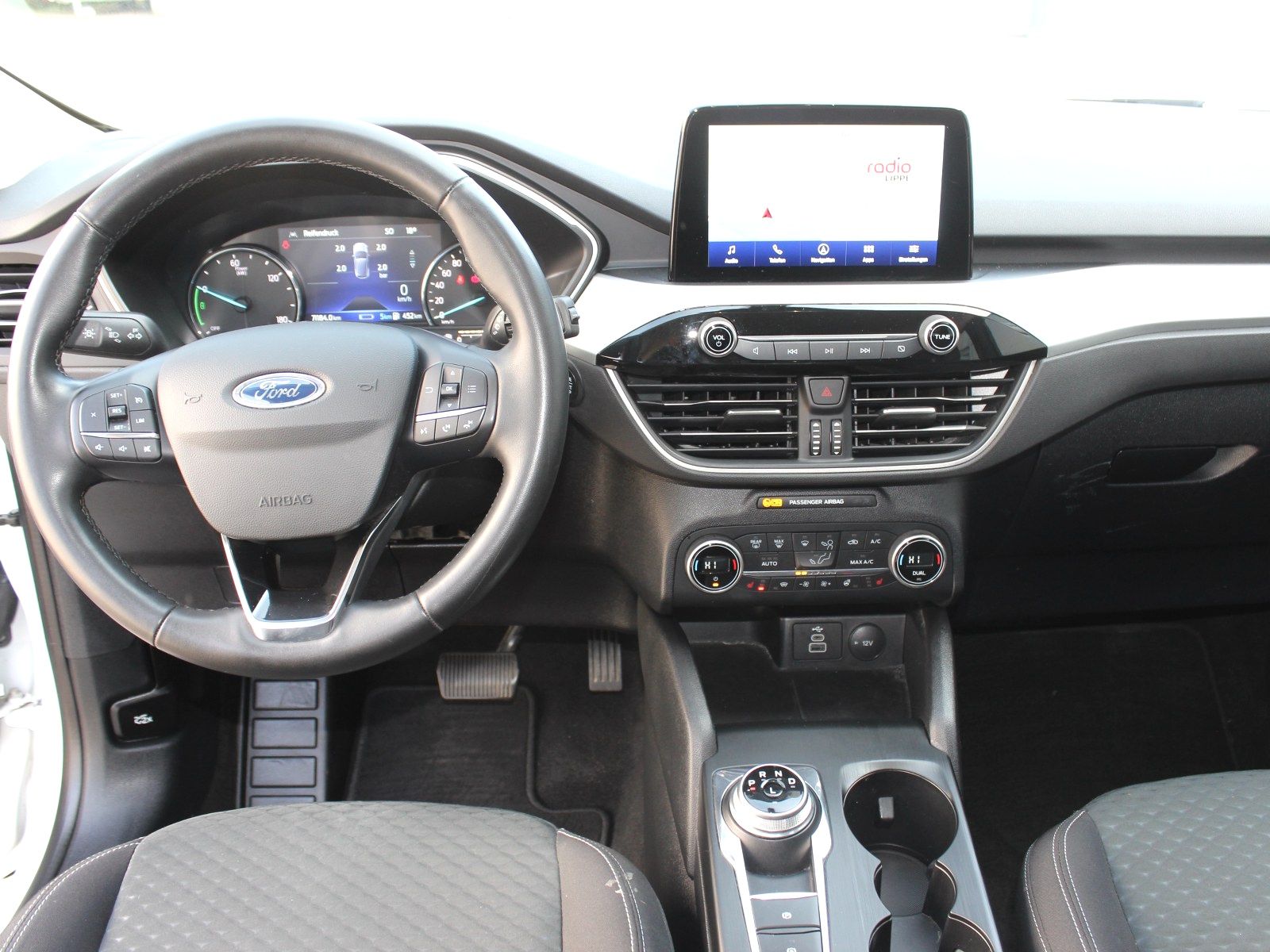 Fahrzeugabbildung Ford Kuga Plug-In Hybrid Cool & Connect 2,5 Duratec
