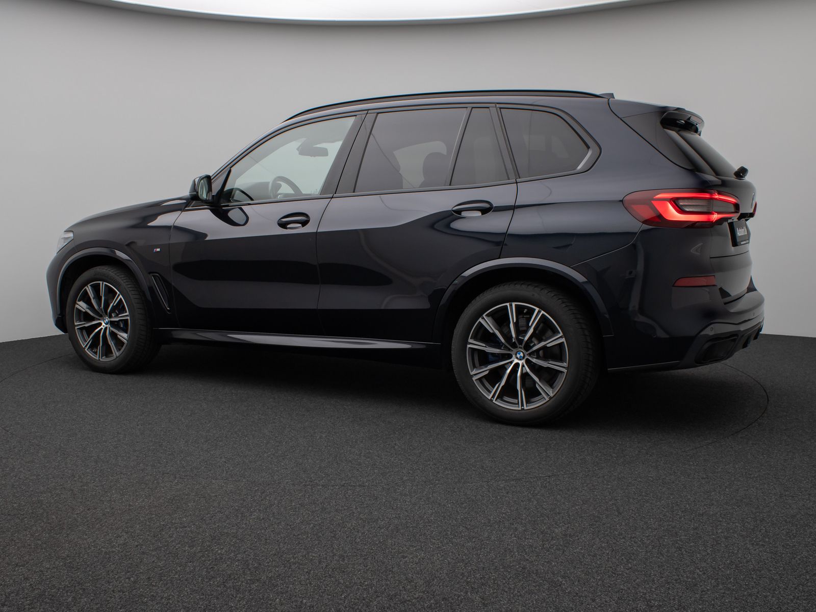 Fahrzeugabbildung BMW X5 xD25d M Sport Panorama Kamera HUD DAB H/K AHK