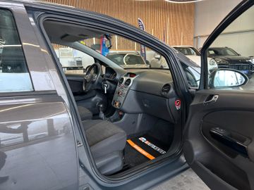 Opel Corsa D Selective *Klimaanlage*