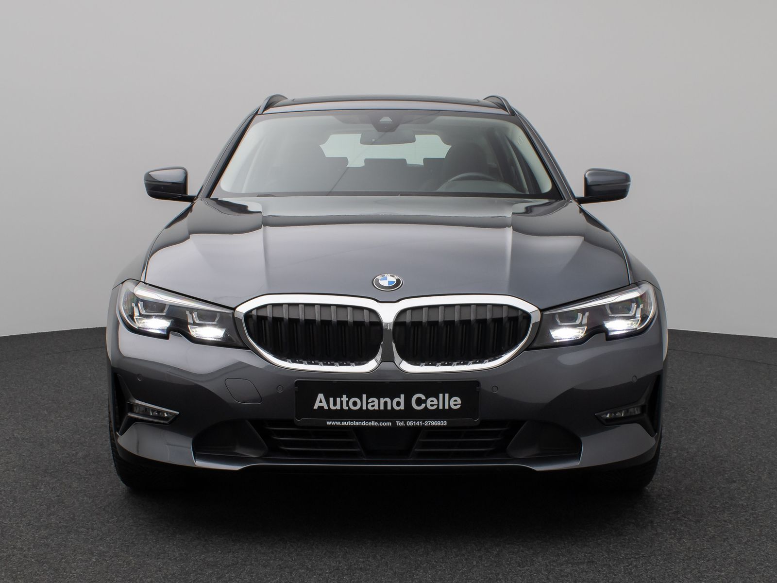Fahrzeugabbildung BMW 330d xD Panorama DAB HiFi Stop&Go PDC AHK Sport