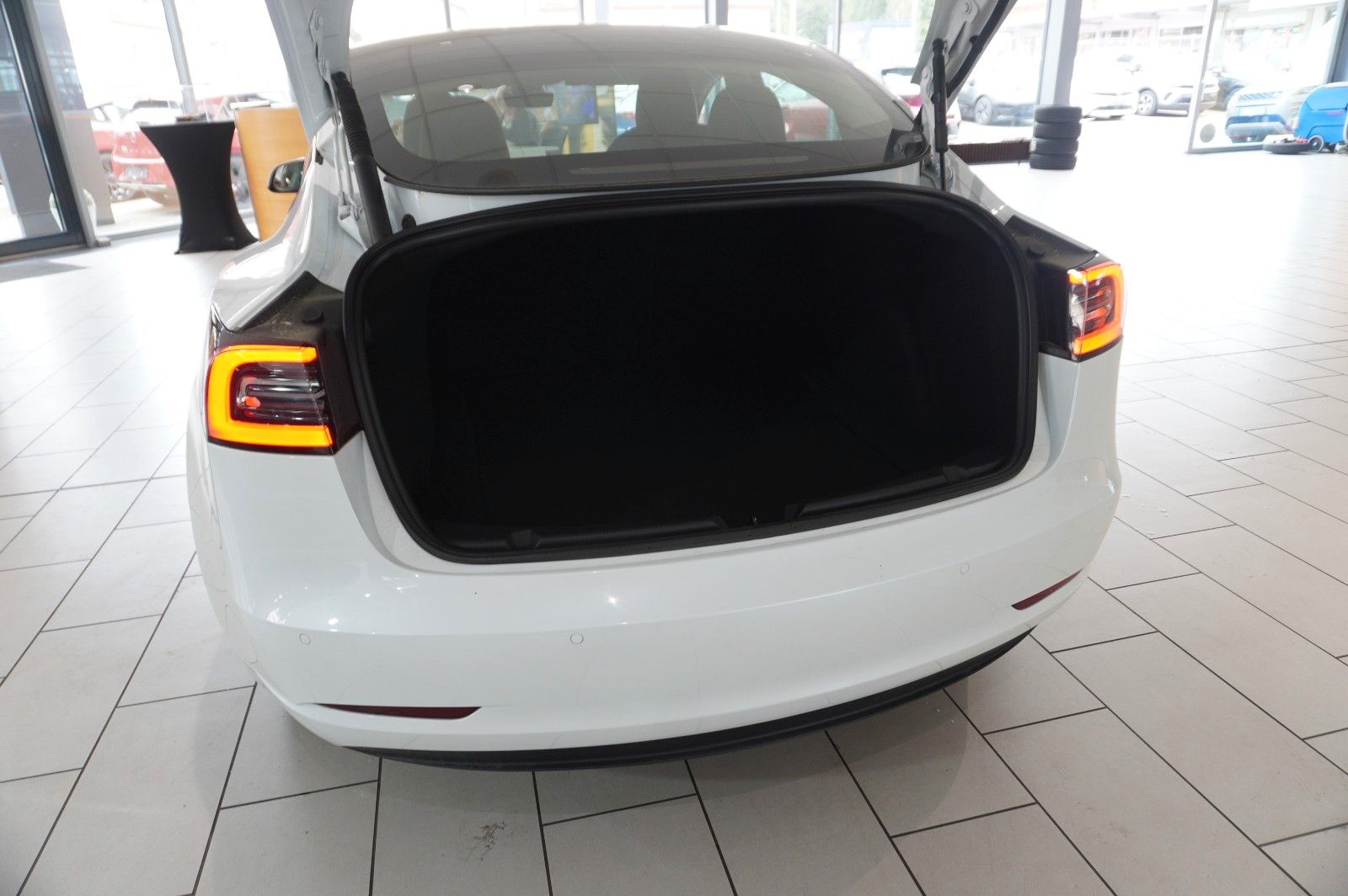 Fahrzeugabbildung Tesla Model 3 LONGRANGE DUAL-MOTOR NAVI/KAMERA/DAB/AMD
