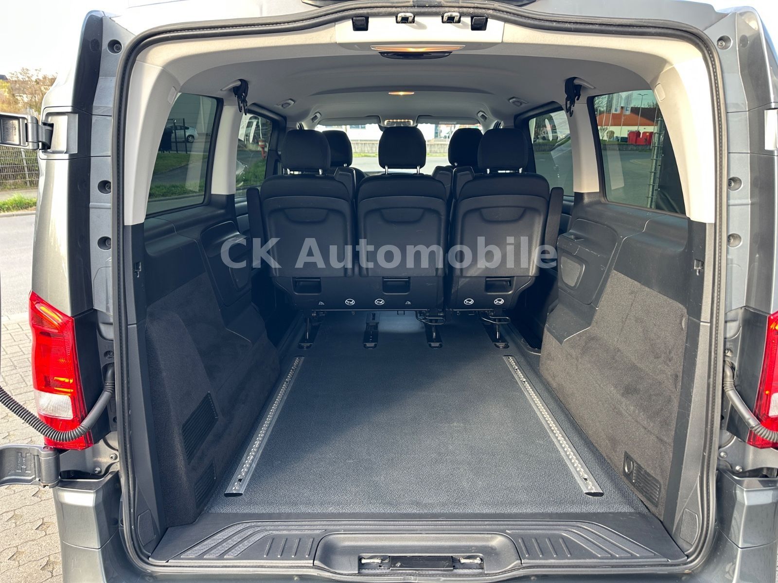 Fahrzeugabbildung Mercedes-Benz Vito 124 Mixto 4x4 lang/5Sitze/Navi/LED/Kam./AHK