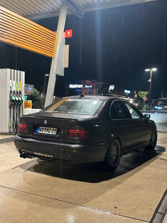 BMW 523