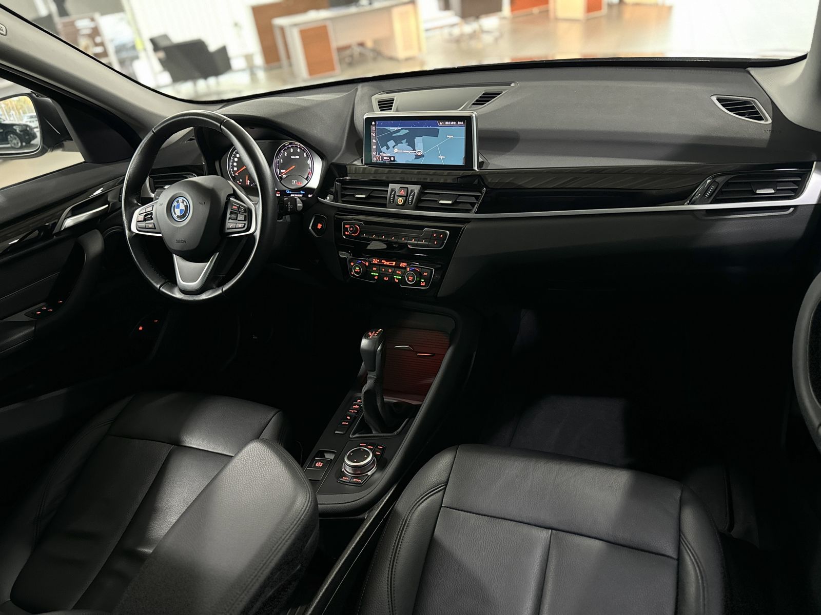 Fahrzeugabbildung BMW X1 xD25e Panorama Kamera DAB Lordos Navi Leder