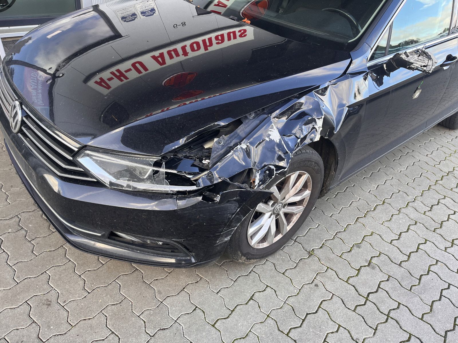 Fahrzeugabbildung Volkswagen Passat Var. Comfortline 2.0 TDI Seitenschaden