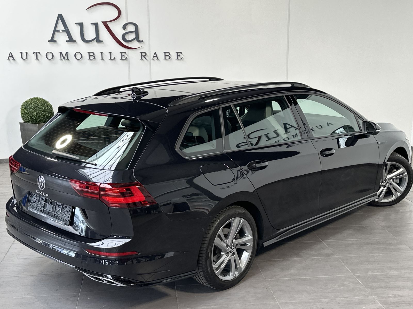 Fahrzeugabbildung Volkswagen Golf Variant R-Line NAV+IQ.LIGHT+PANO+ACC+17ZOLL