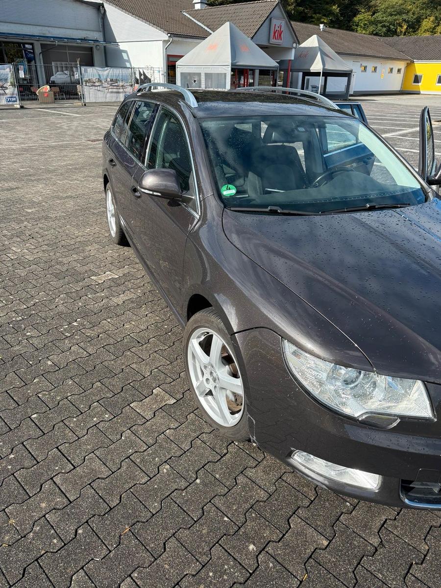 Skoda Superb 2010 — photo 8